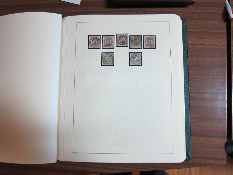 0018 (70).JPG -     Lote:    18      Marcofilia      Lotes Especiais       Descrição:         Portugal &mdash; Colecção especializada em dois álbuns com estudo especializado das marcas de duplo círculo e circulares de Lisboa, com selos de diversas emissões e cartas. Lote a ver.        Lote       Valor Base:     &euro; 1.000,00     Valor Venda:     Retirado     
